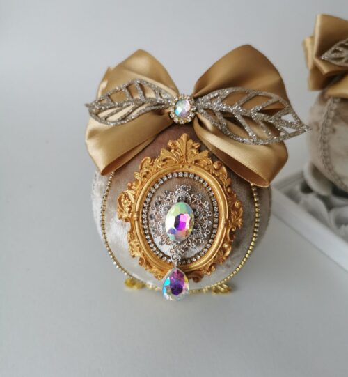Gold  Christmas baubles - Image 3
