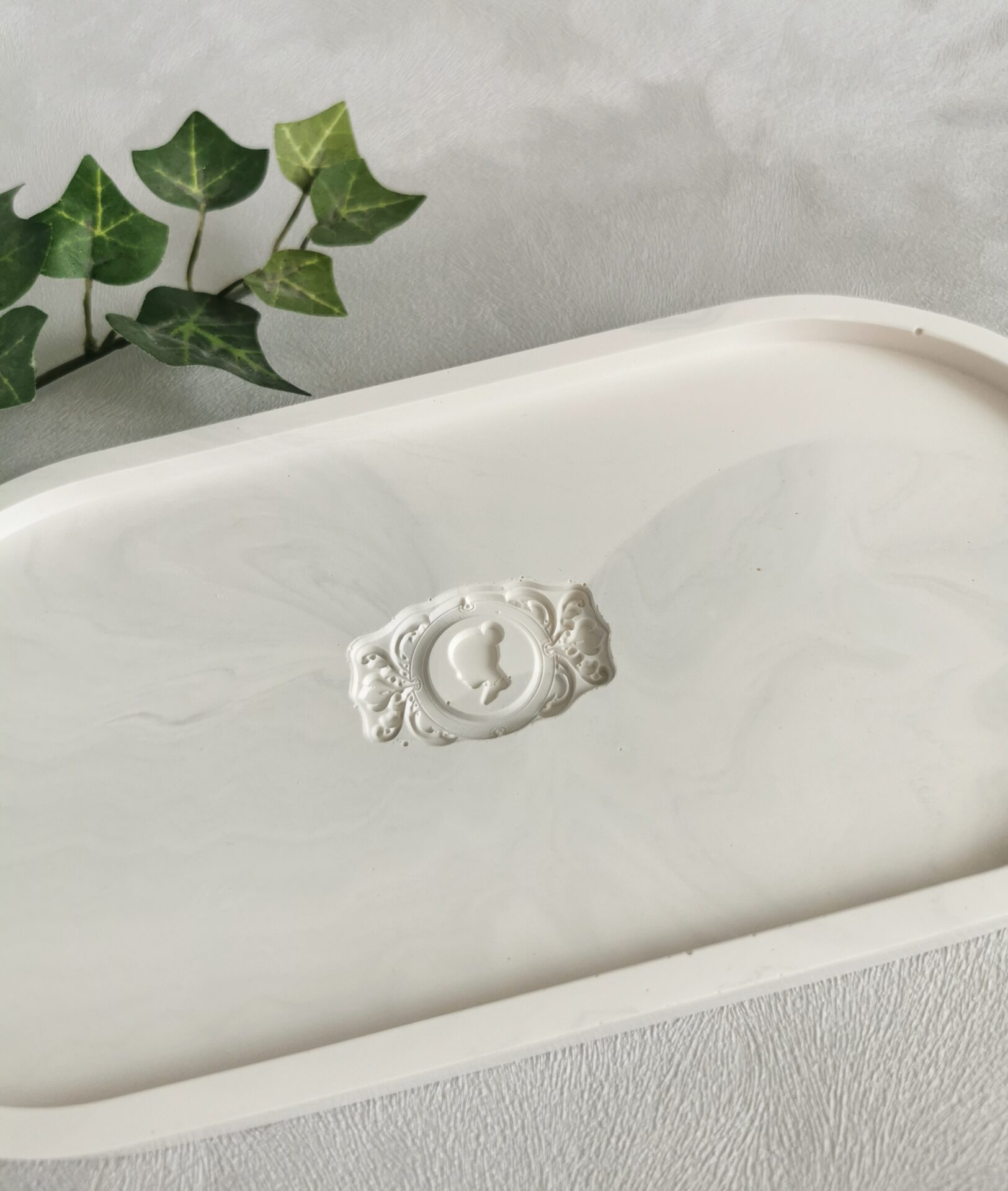 Camellia oval tray - Image 3