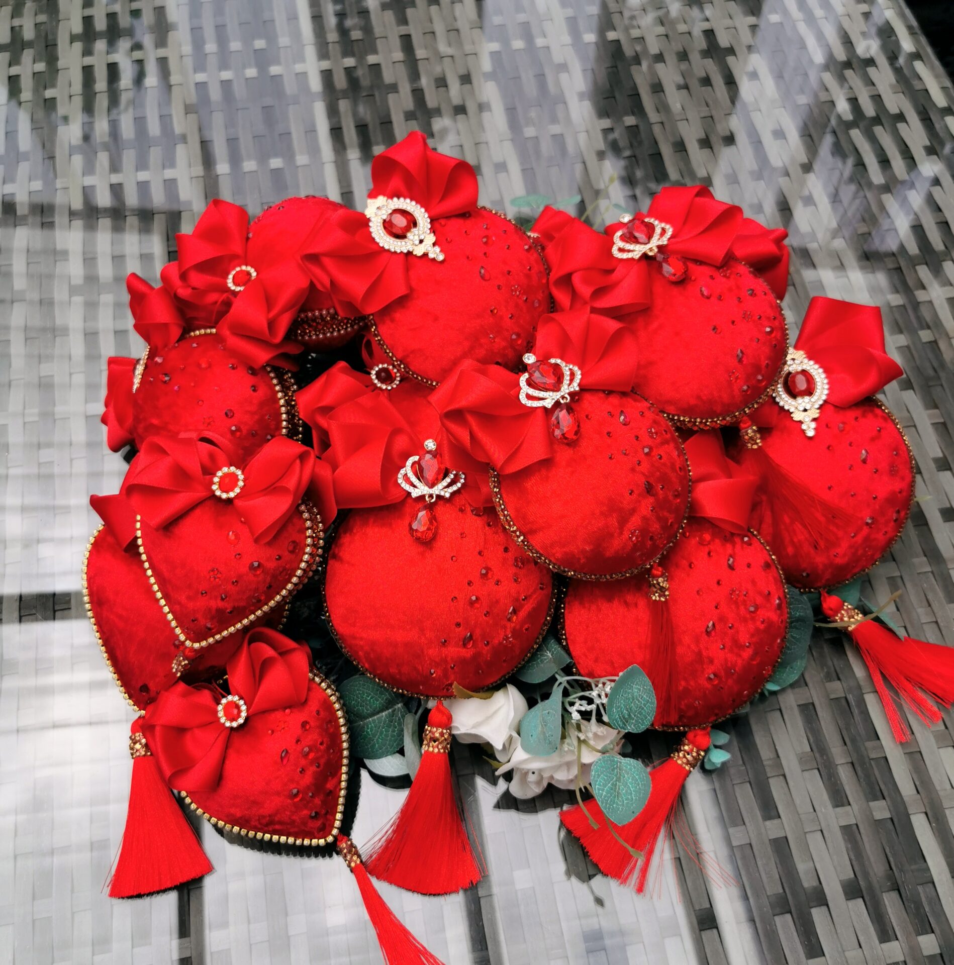 Red Christmas ornaments set - Image 10