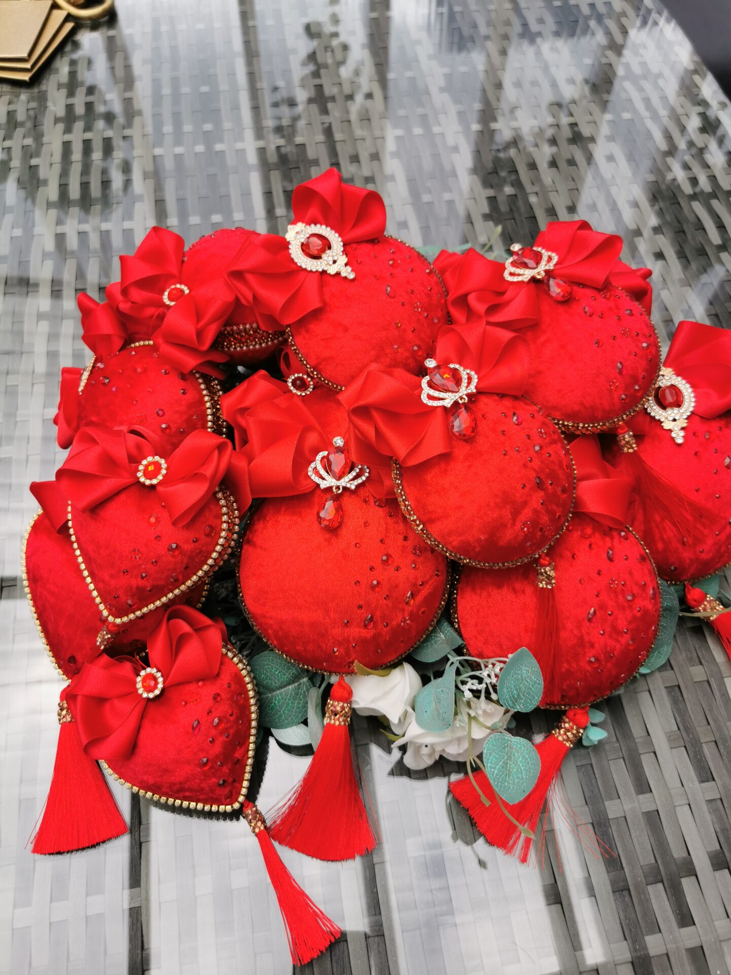 Red Christmas ornaments set - Image 2