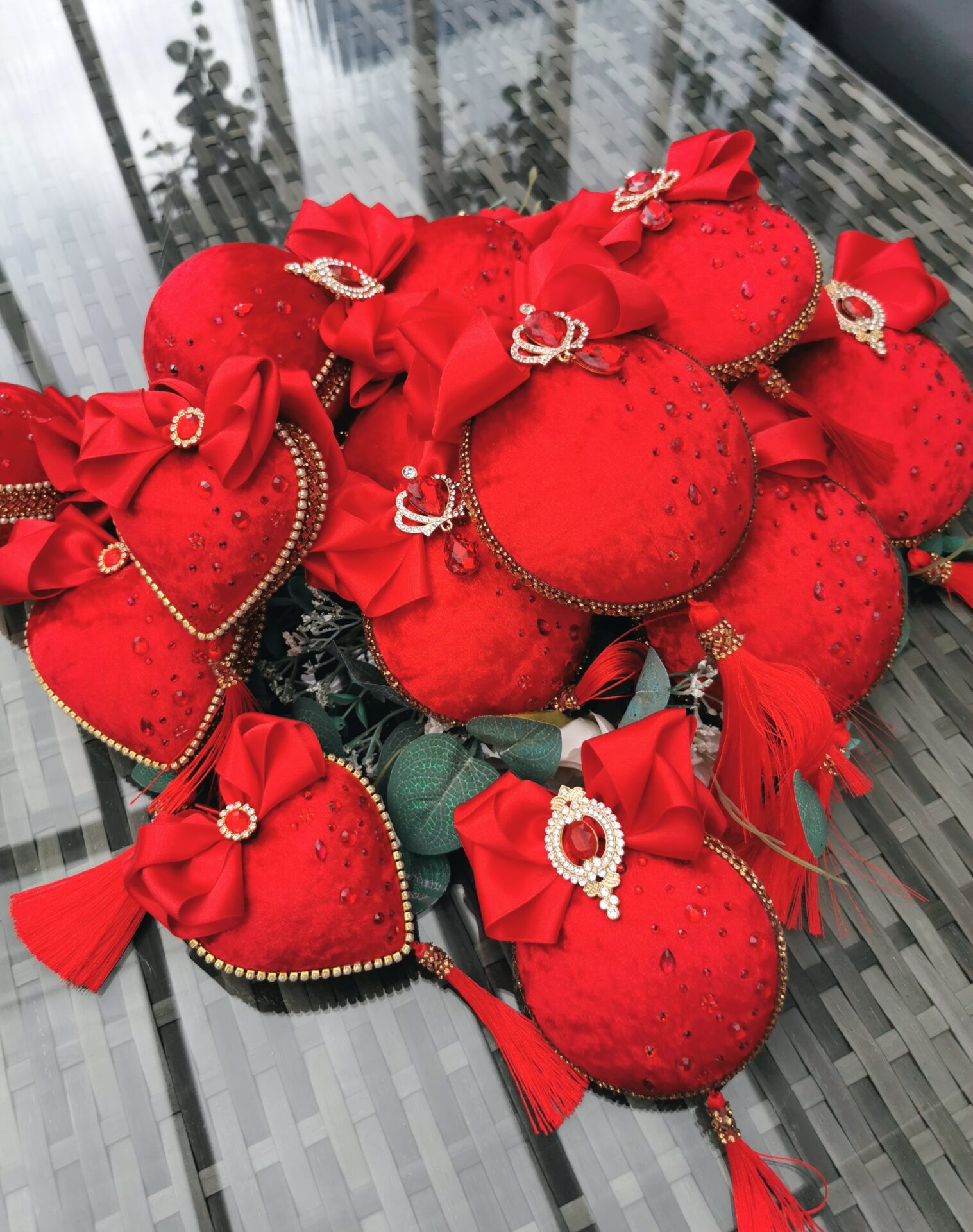 Red Christmas ornaments set - Image 3