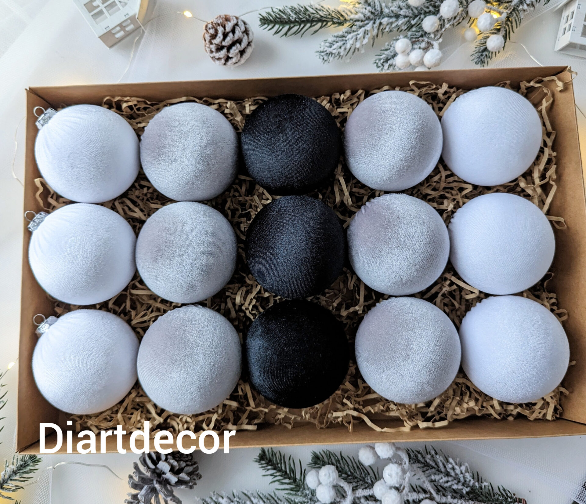 Christmas tree baubles mix -black/white/grey - Image 3