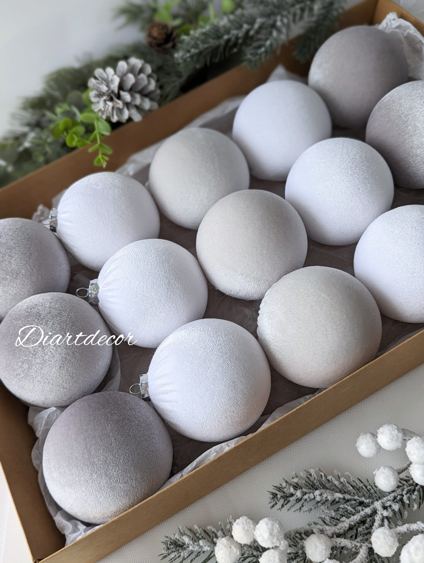 Christmas tree baubles mix -light grey/white/grey - Image 3