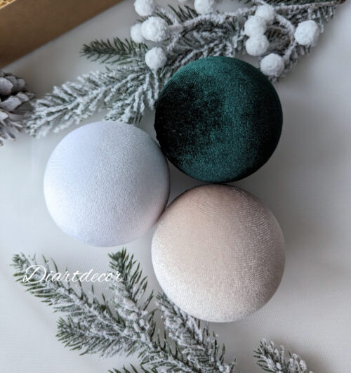 Christmas tree ornaments mix- white/vanilla/emerald - Image 2