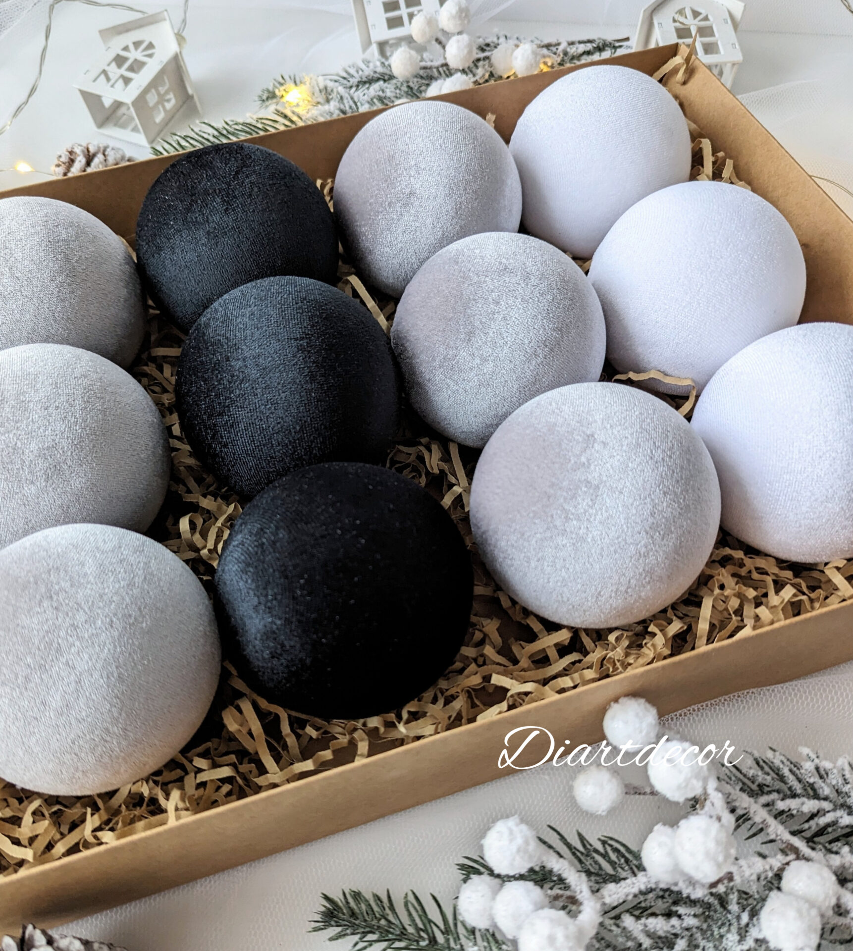 Christmas tree baubles mix -black/white/grey - Image 4