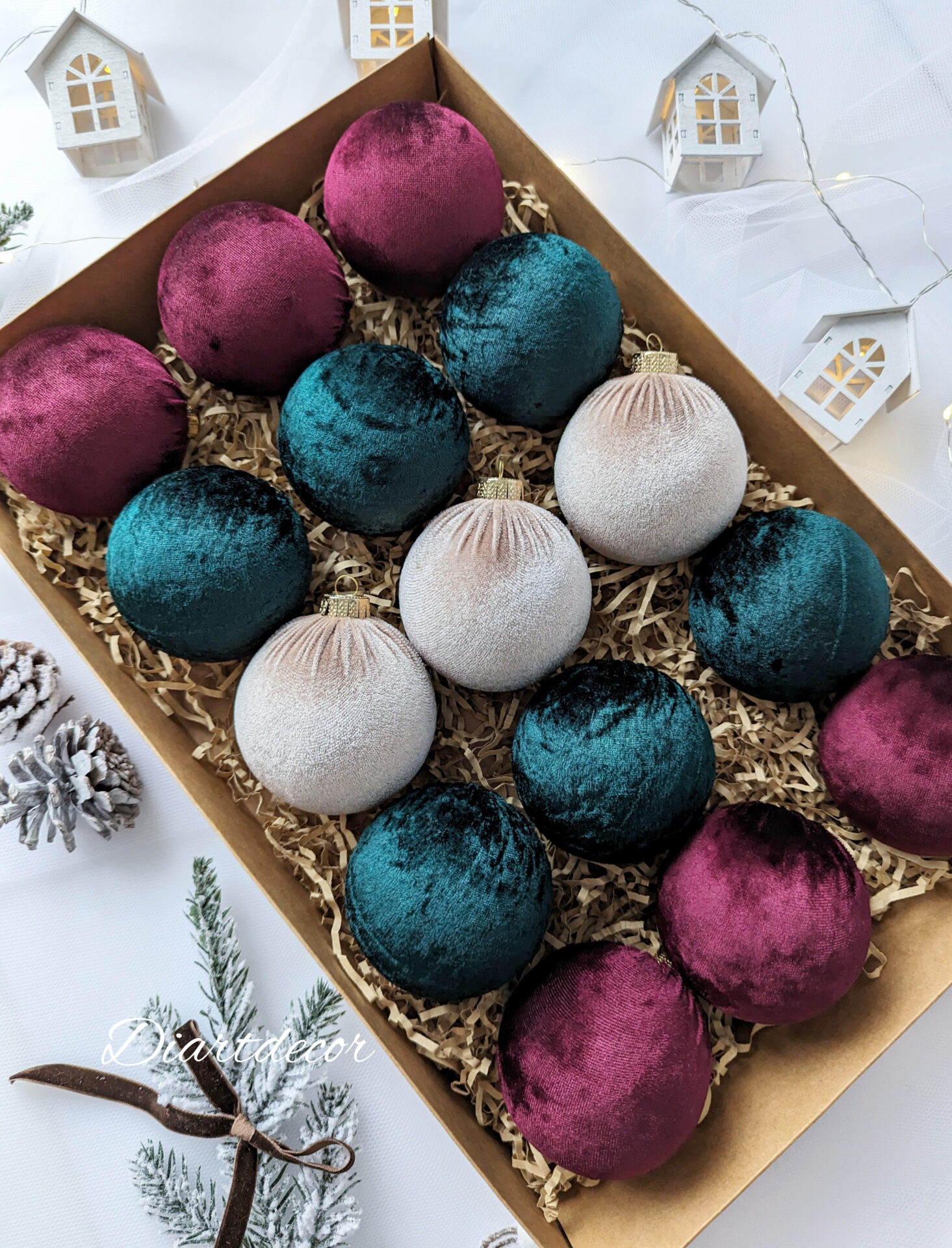 Christmas Ornaments Mix | Wine, Beige, Emerald – 15 Units Set