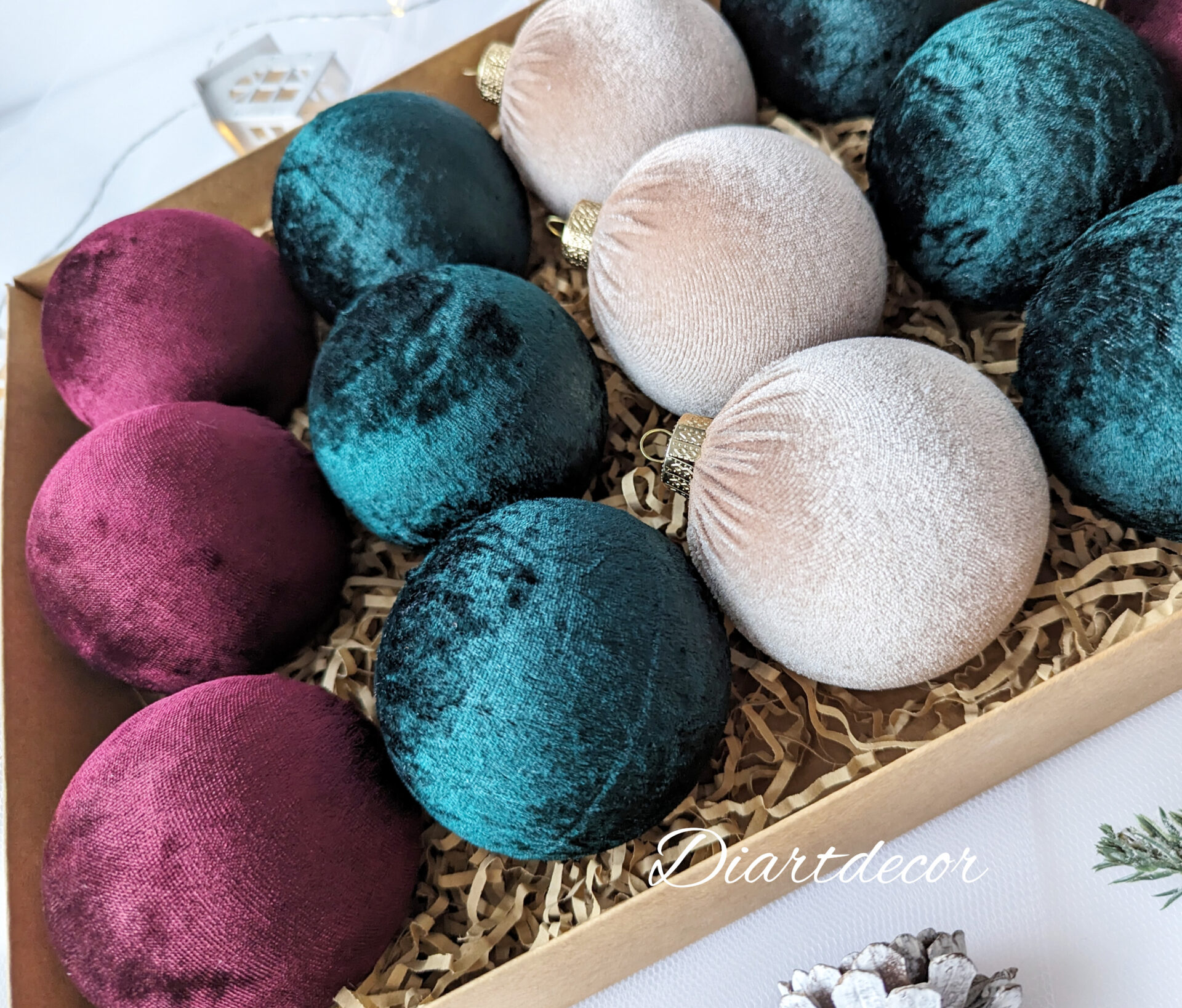 Christmas Ornaments Mix | Wine, Beige, Emerald – 15 Units Set - Image 4