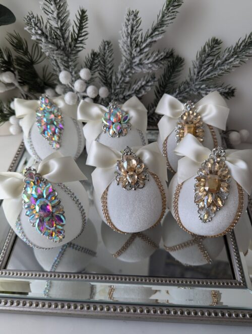White Xmas baubles - Image 5