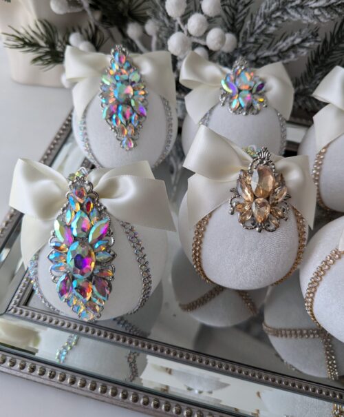 White Xmas baubles - Image 6