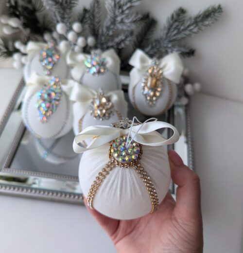 White Xmas baubles - Image 4