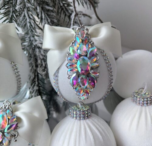 White Xmas baubles - Image 8