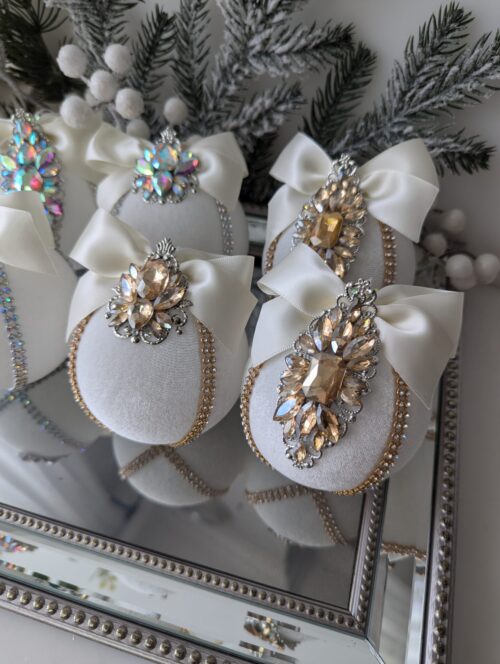 White Christmas baubles - Image 3