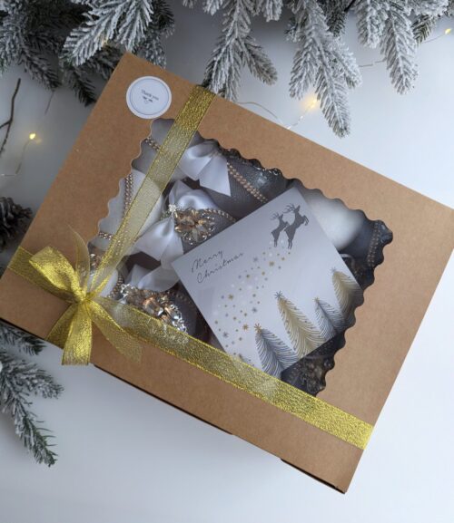White Christmas baubles - Image 15